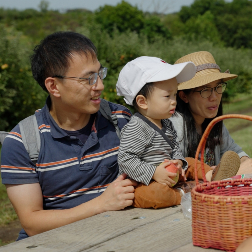 family at kimmel orchard